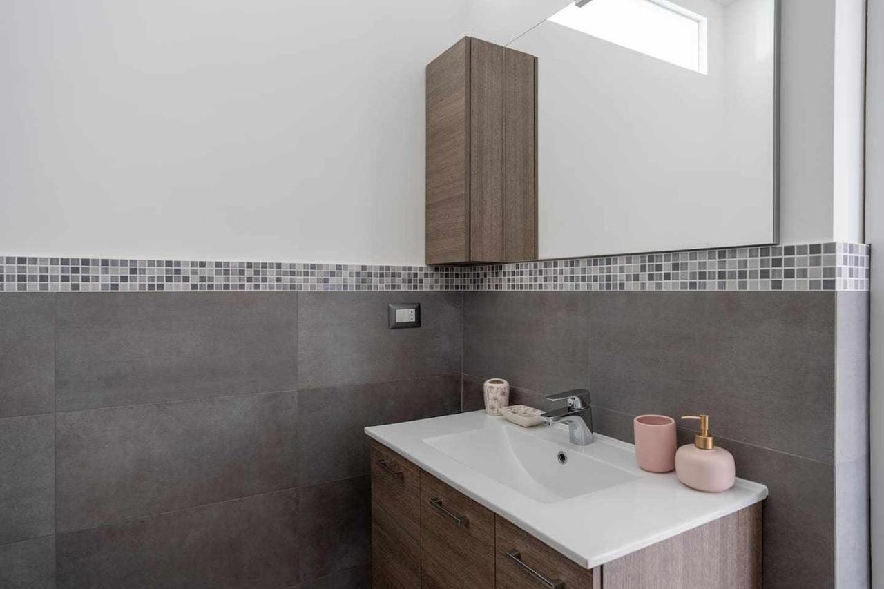 Milano City Apartments - Parking And Comfort - Spacious Apt Up To 8 Pax Exteriör bild