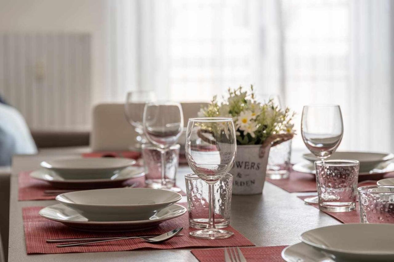 Milano City Apartments - Parking And Comfort - Spacious Apt Up To 8 Pax Exteriör bild