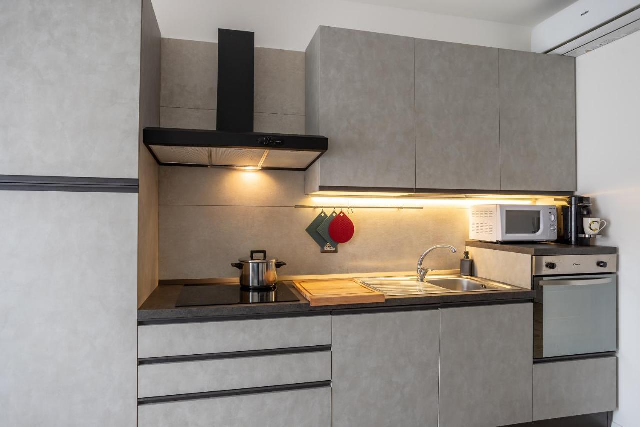 Milano City Apartments - Parking And Comfort - Spacious Apt Up To 8 Pax Exteriör bild